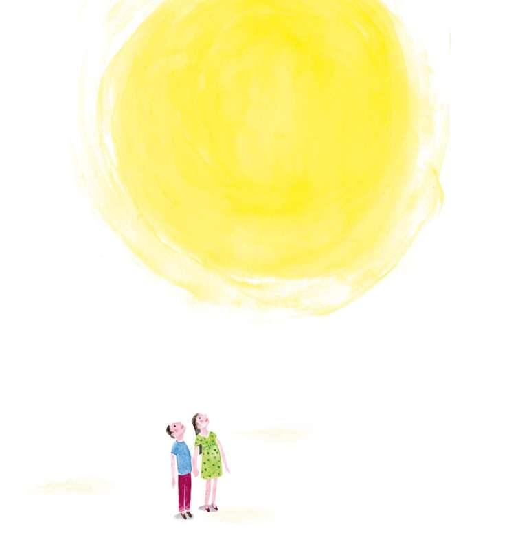zwei Menschen schauen in die Sonne