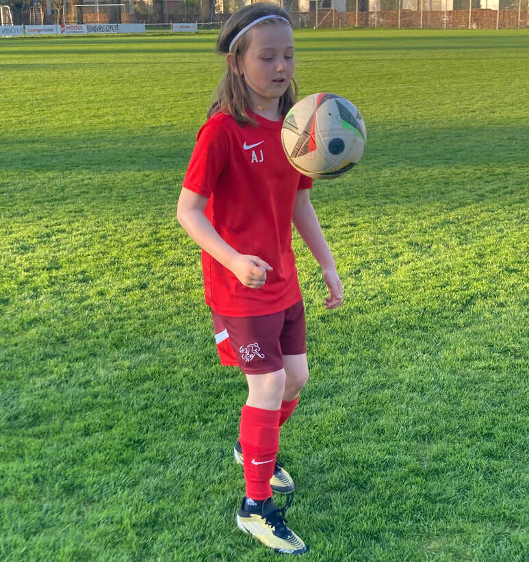 Mädchen mit Fussball