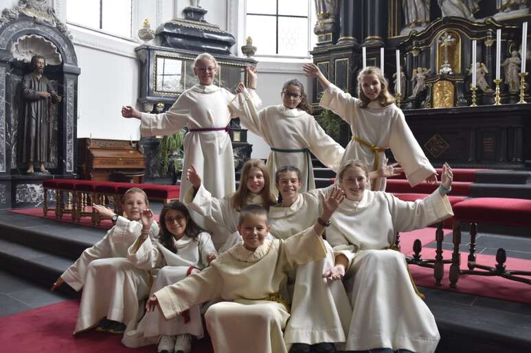 Die Minis in der Kirche