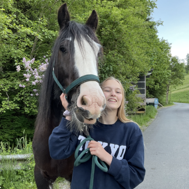 Mädchen mit Pferd