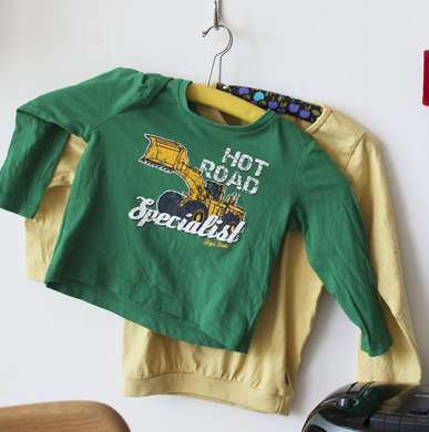 Aus einem ganz normalen Pulli wird ein Kissen.